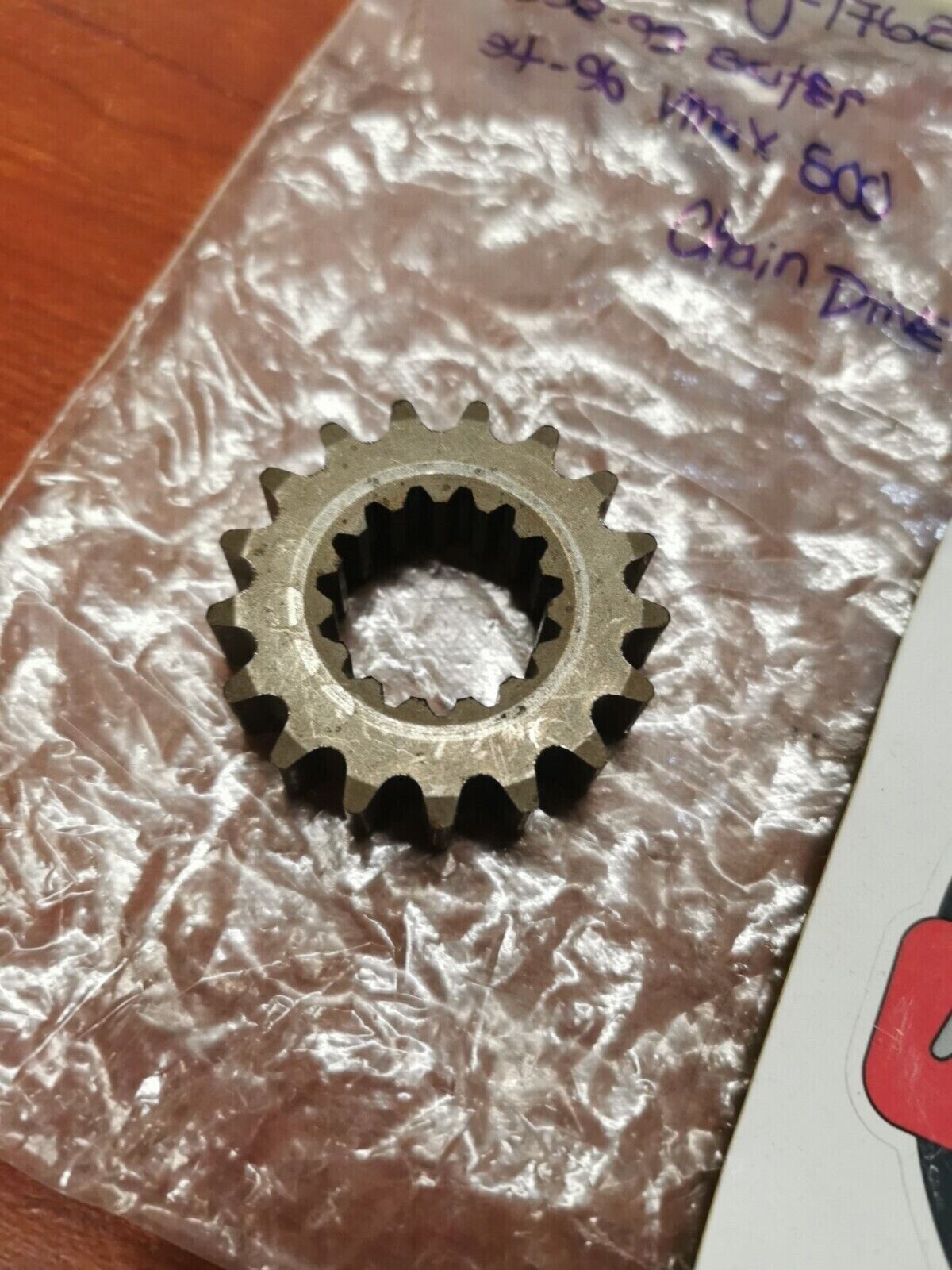NOS Yamaha VX500 EX570 CHAIN DRIVE (17T) SPROCKET 89J-17682-70-00 Y86