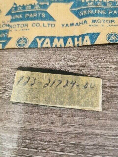 NOS YAMAHA YG1T MJ2 MG1T MJ2T YJ2 KNOB SIDE COVER 2122-21724-00-00 Y155