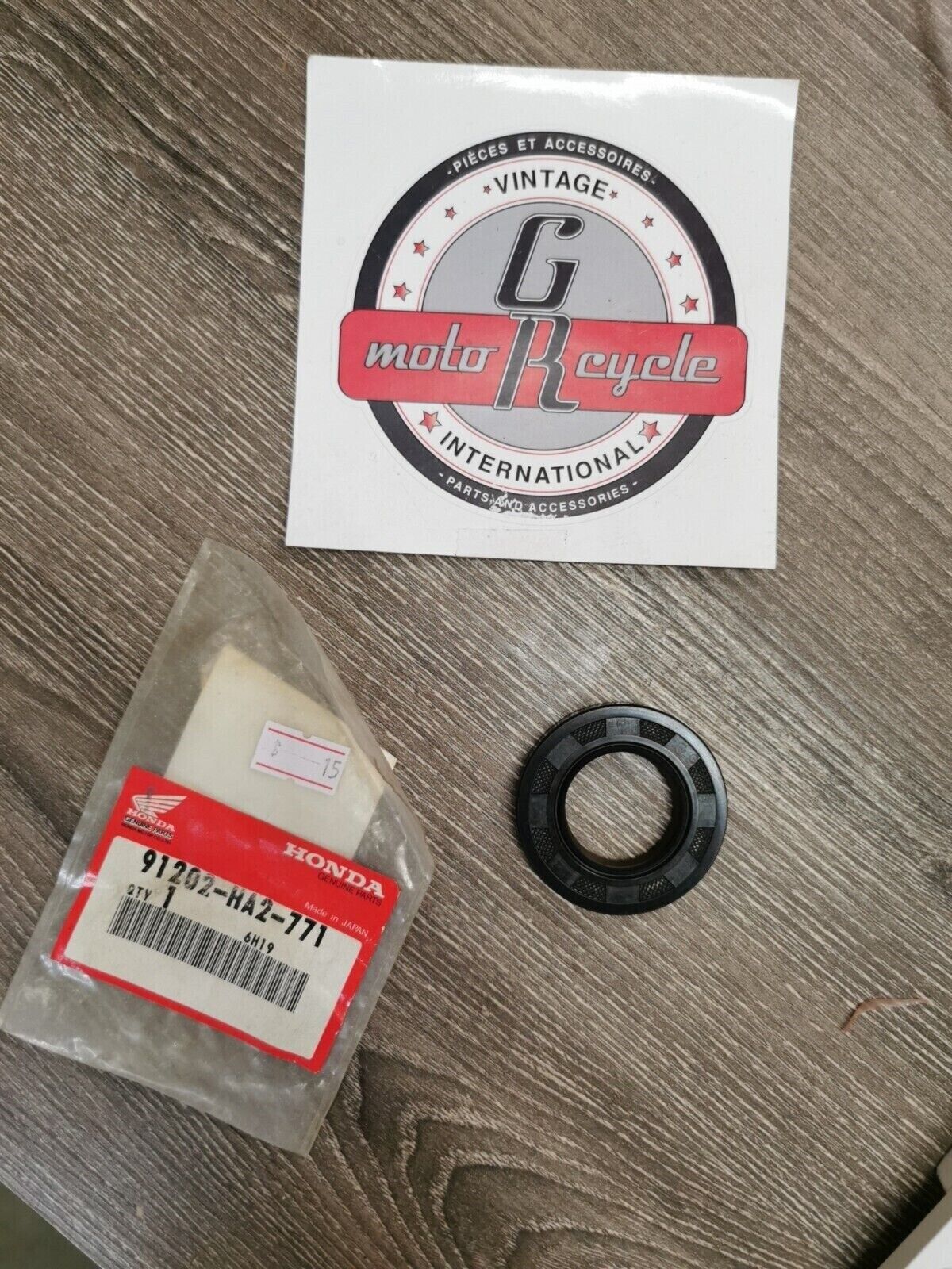 NEW NOS HONDA TRX250R OIL SEAL 91202-HA2-771 H56