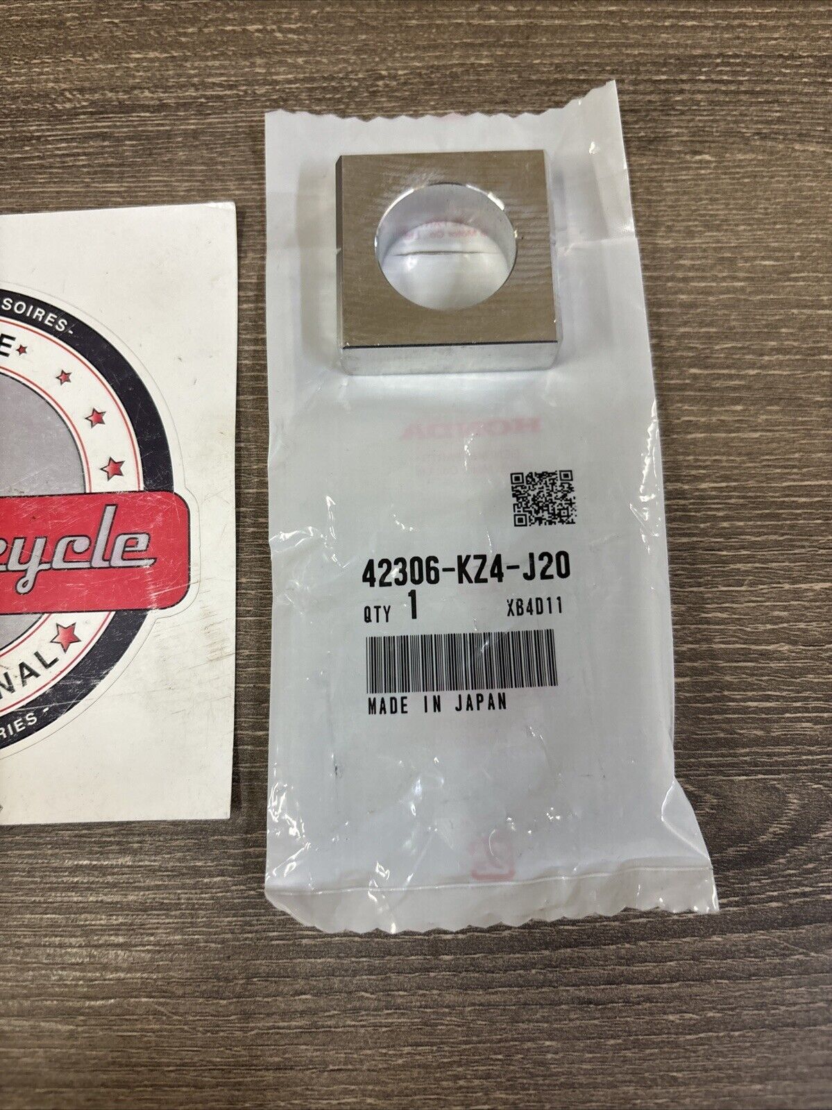 NOS Honda CR125R CR250R CRF250R RIGHT REAR AXLE COLLAR 42306-KZ4-J20 H138