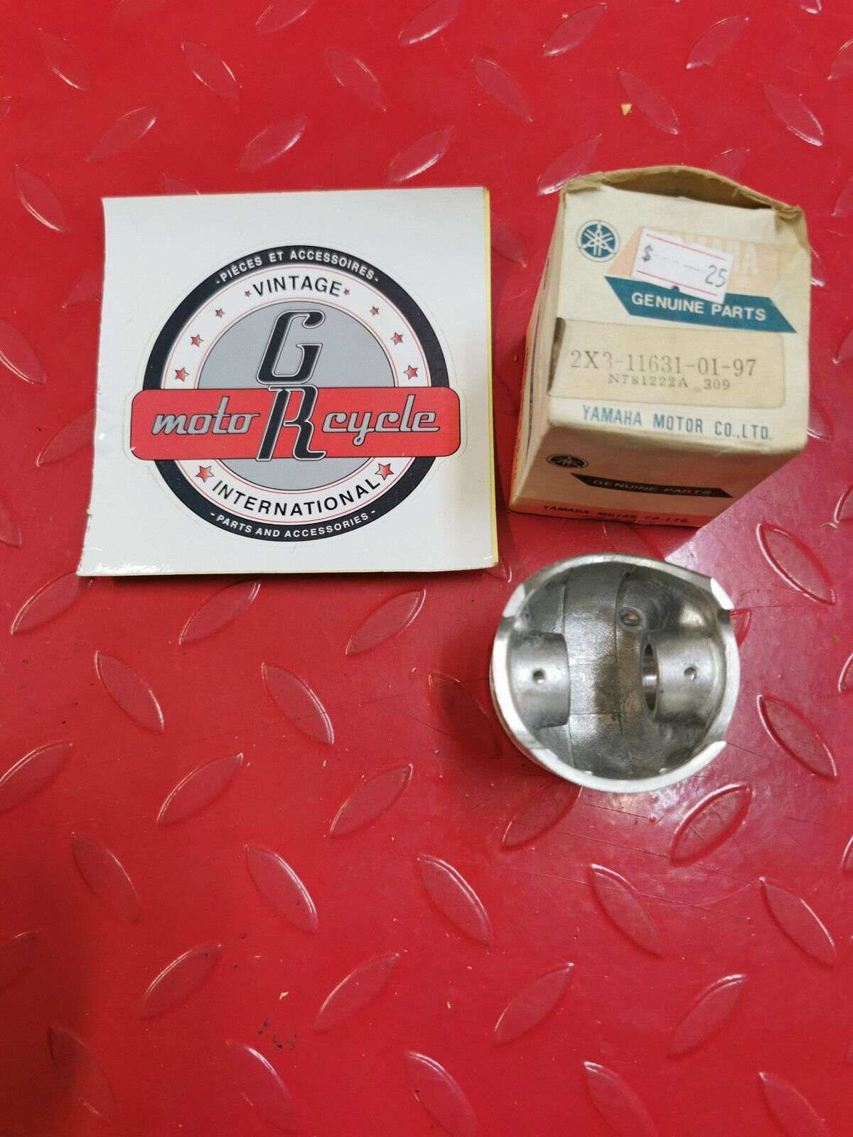 NOS YAMAHA YZ125 1978 - 1980 PISTON STD 2X3-11631-01-97 Y33