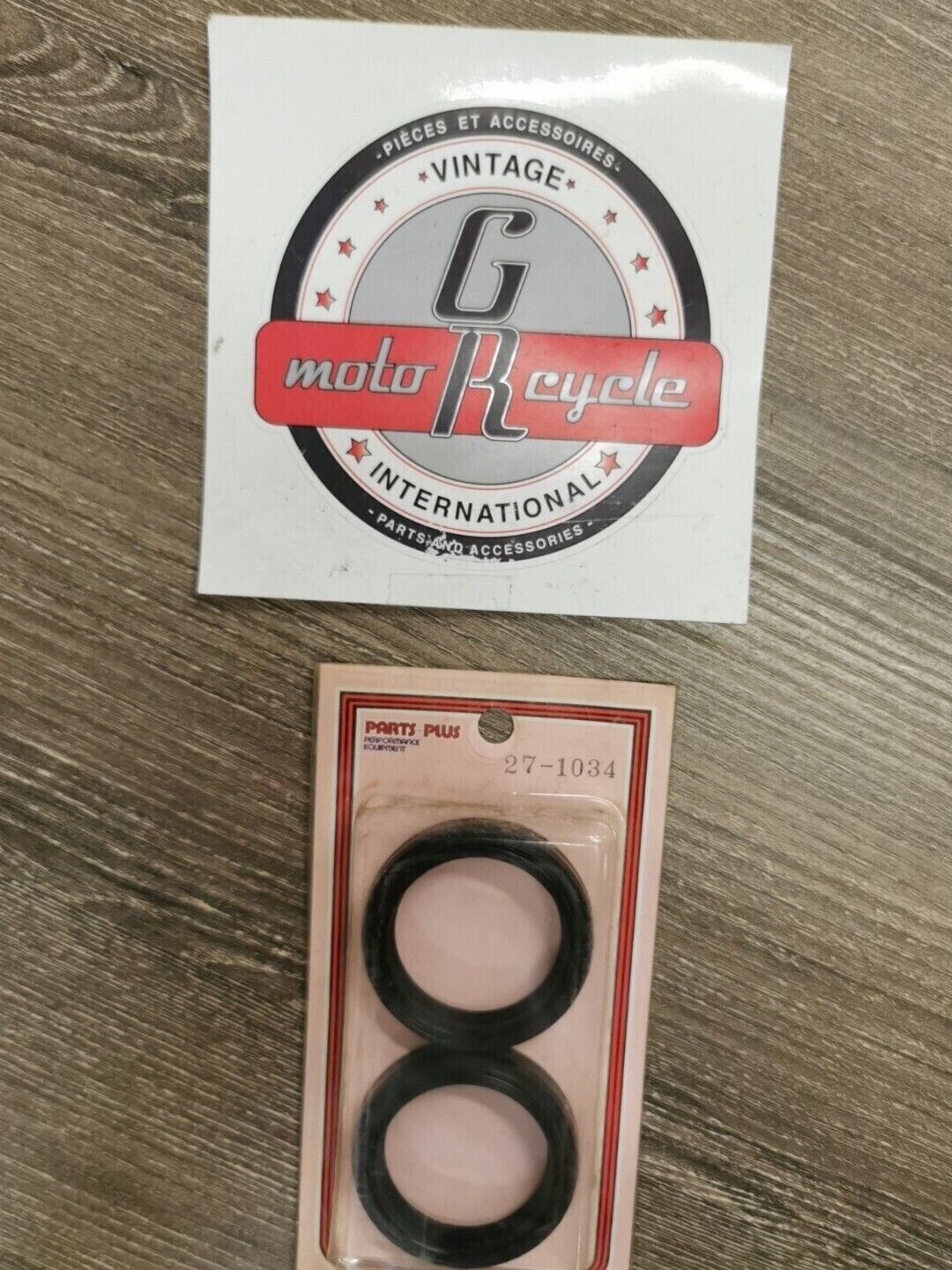 NOS PARTS PLUS ZR550B CB700SC VT600C GV700 FZ700 FZ750 Fork Seals SET 27-1034J18