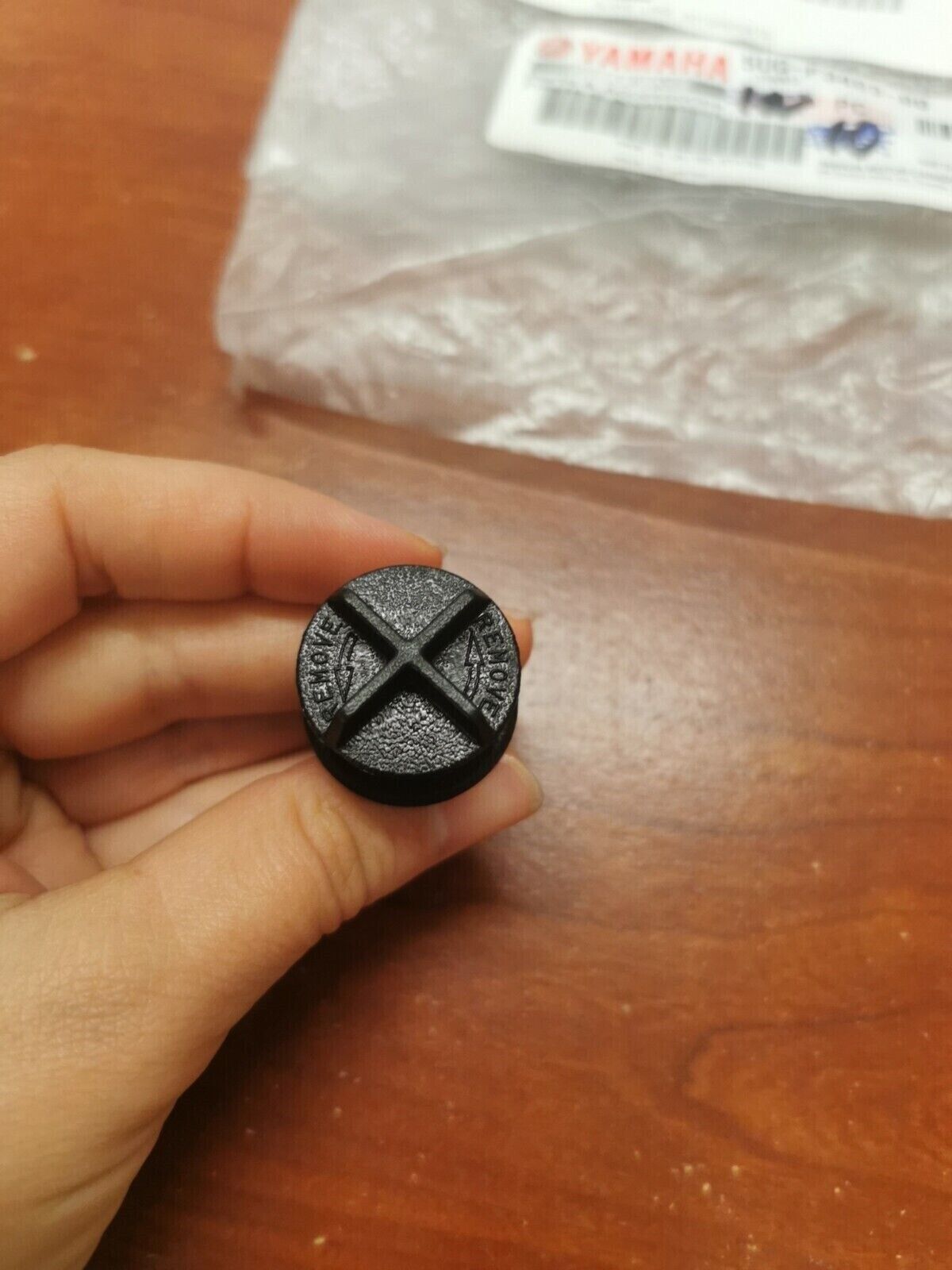 NOS Yamaha RIVET 5UG-F3483-00-00 Y82