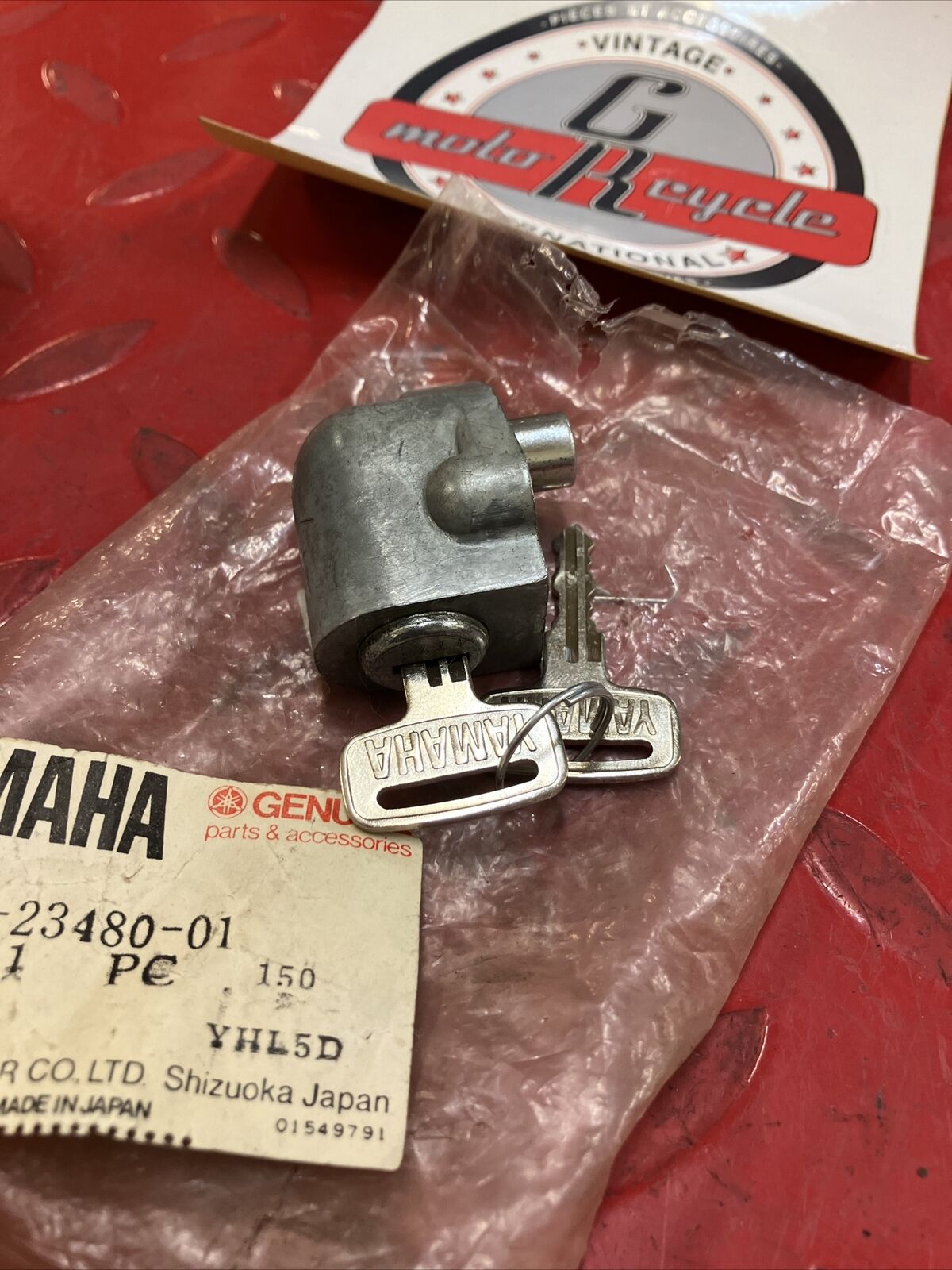 NOS Yamaha STEERING LOCK 439-23480-01 SUPERCEDED 137-23480-00 355-23408-10 Y25