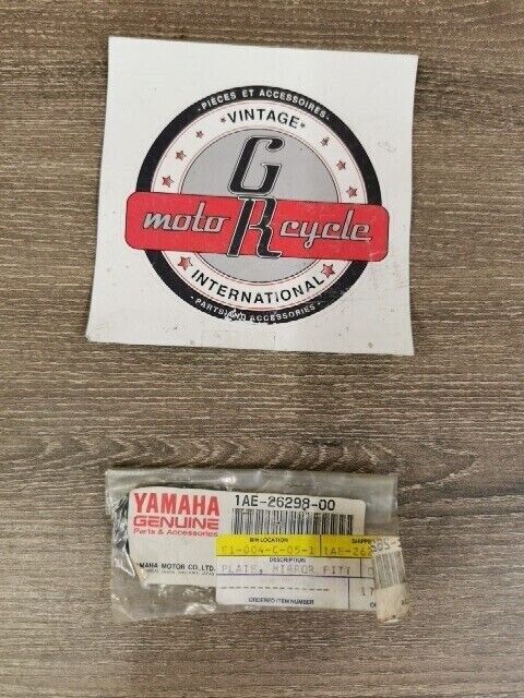 NOS YAMAHA FZ700 FZ750 1986 - 1987 PLATE MIRROR FITTING 1AE-26298-00-00 Y104