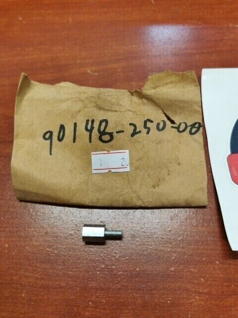 NOS Honda C70 C72 C75 C77 CA72 CA77 REAR WINKER BASE SCREW 90148-250-000 H68