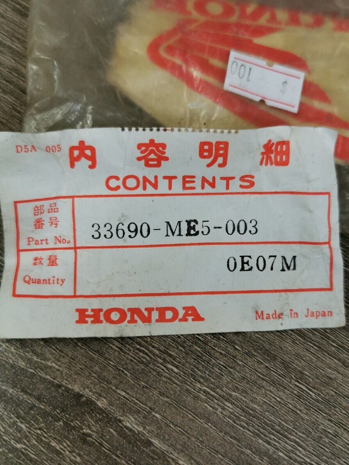 NOS HONDA  CB650SC 1983 - 1985 TURN SIGNAL STAY 33690-ME5-003  H45