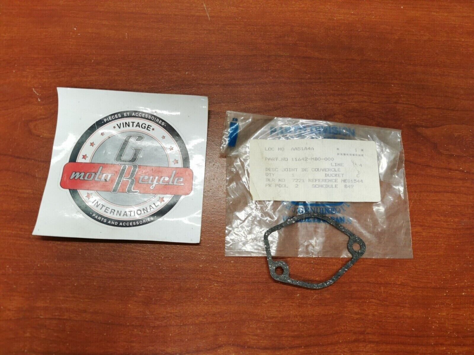NOS Honda VF750 VF1100 VF1000 INDICATOR SWITCH COVER GASKET 11642-MB0-000 H67