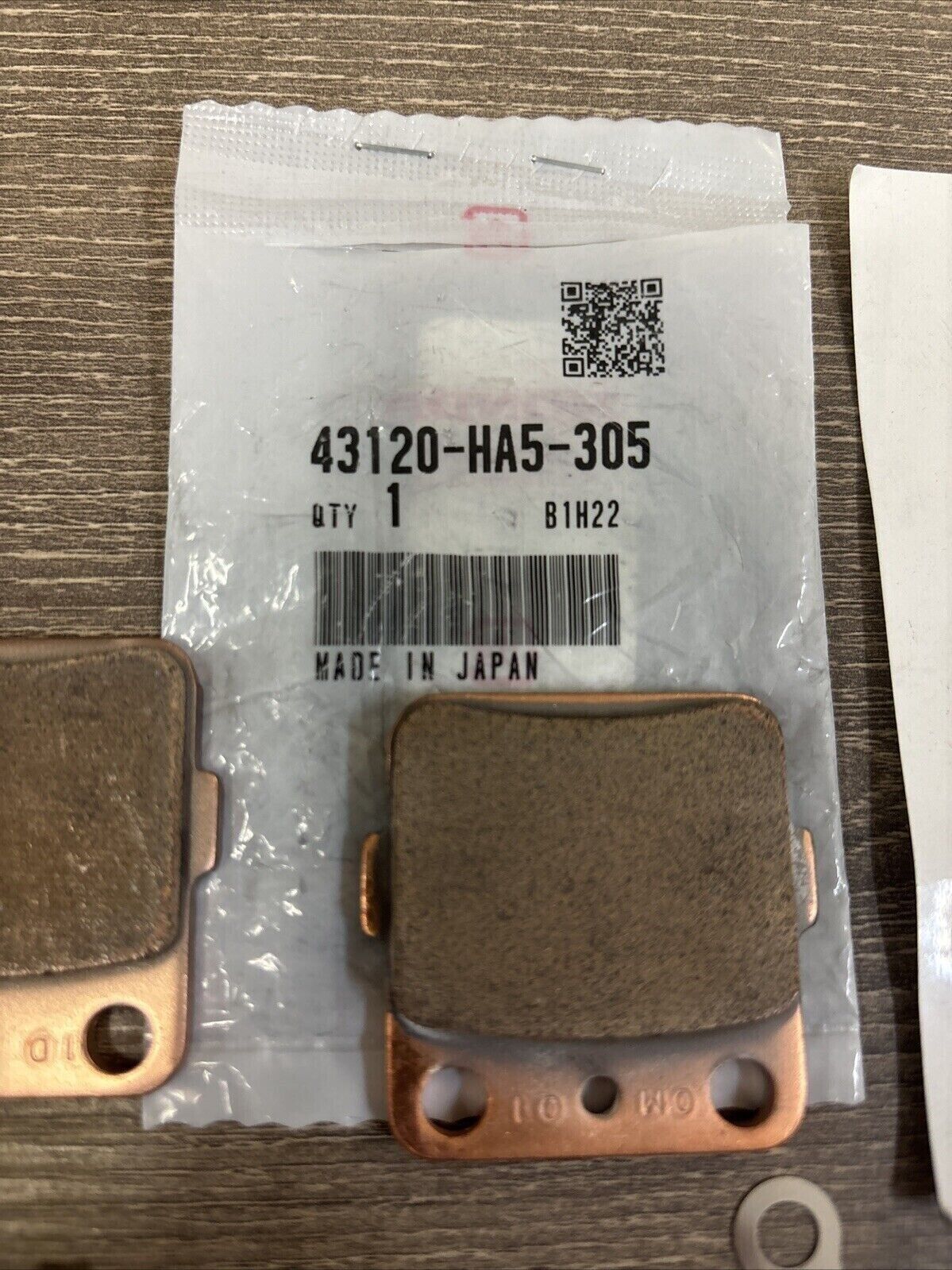 NOS Honda ATC200X TRX300EX REAR BRAKE PAD SET 43120-HA5-305 H117