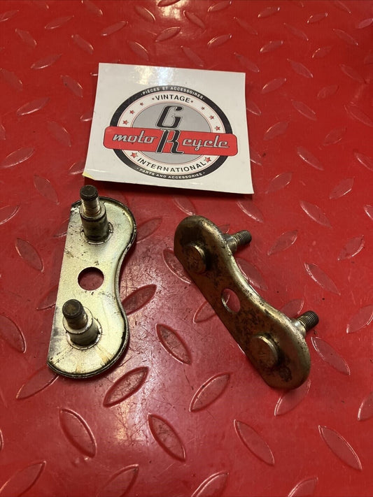 Yamaha RD400 1977 footrest footpeg bar bolt bracket holder 1976