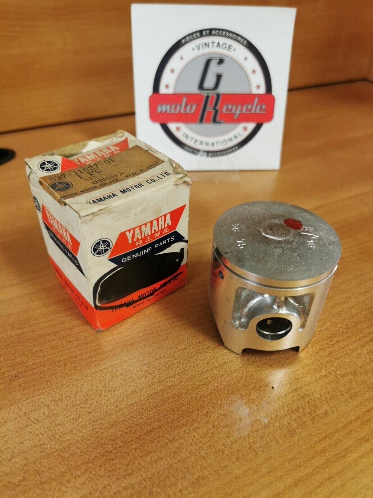 NOS YAMAHA YZ125 1974 - 1977   PISTON 3 O/S 0.75 SUPERCEDED  537-11637-02-00 Y46