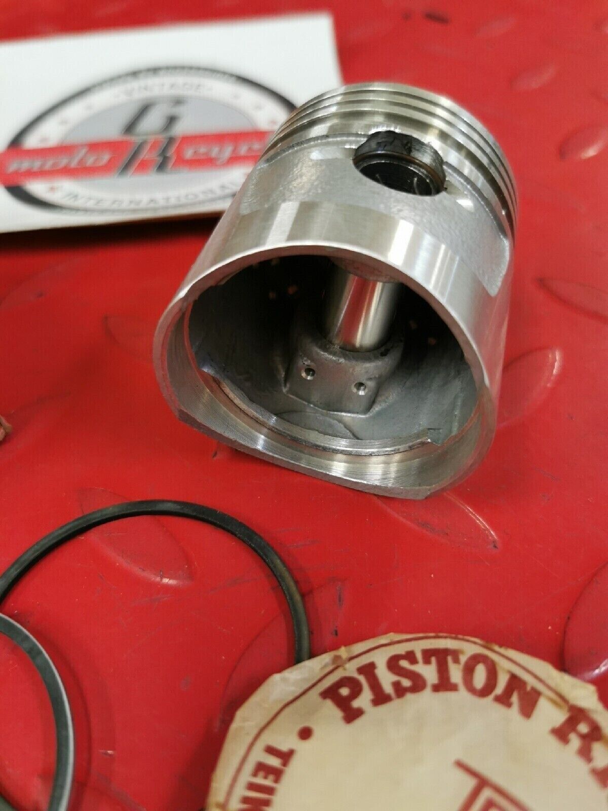 NOS HONDA C200 PISTON 1.00 KIT 13105-030-010   13105-030-000 H40