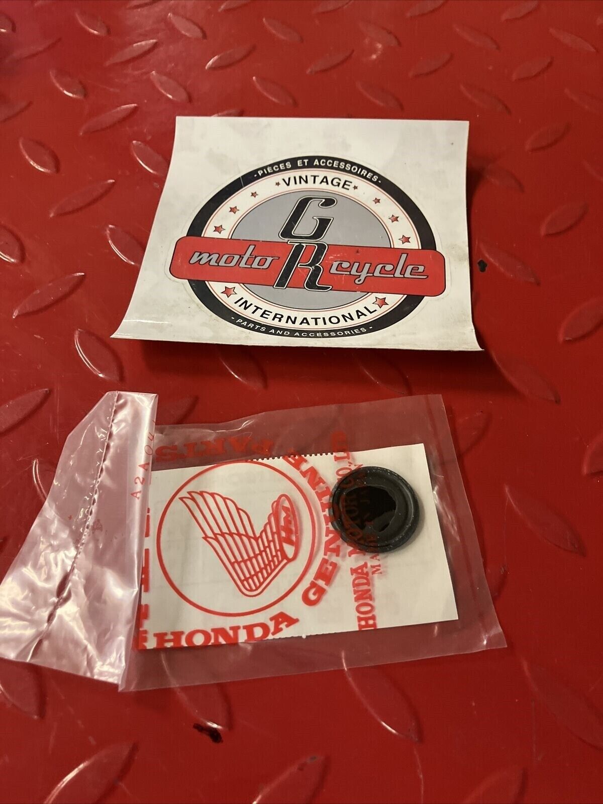 NEW NOS HONDA CB750 CB500 CB550 CB650 SEALING RUBBER 91318-300-013 H24