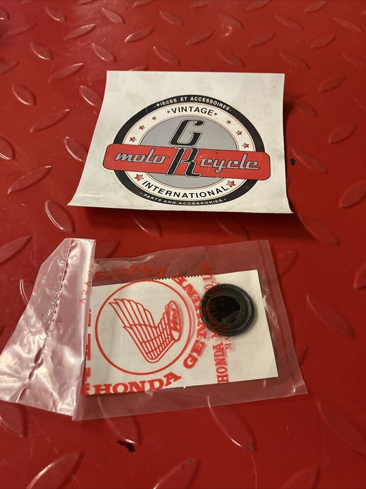 NEW NOS HONDA CB750 CB500 CB550 CB650 SEALING RUBBER 91318-300-013 H24