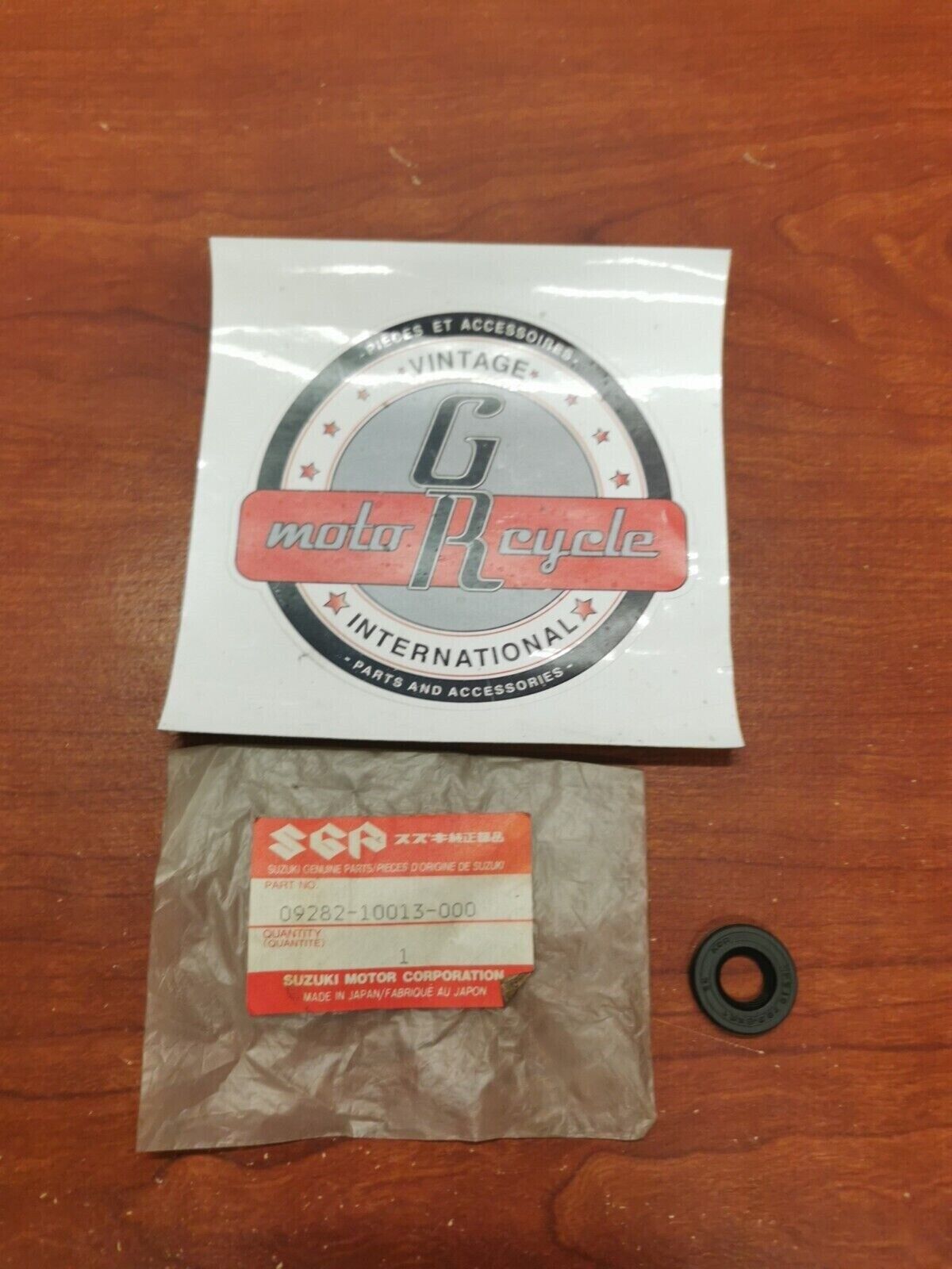 NOS Suzuki LT500 LT250 OIL SEAL 09282-10013-000 S19