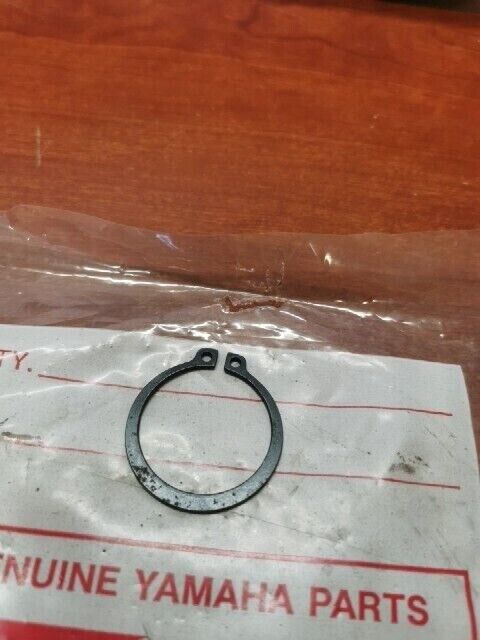 NOS Yamaha RD250 RD350 SR500 CIRCLIP 93410-30012-00 SUB 99009-30400-00 Y136