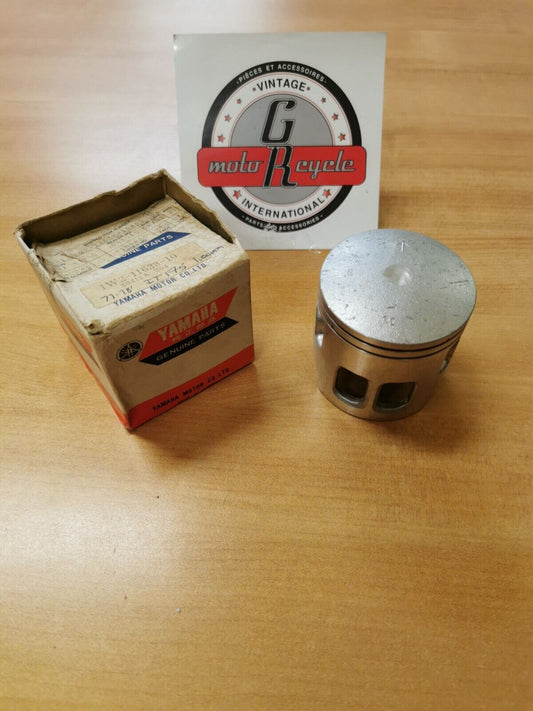NOS YAMAHA  IT175  1977  1978   PISTON 4 O.S. 1.00  1W2-11638-10-00 Y45