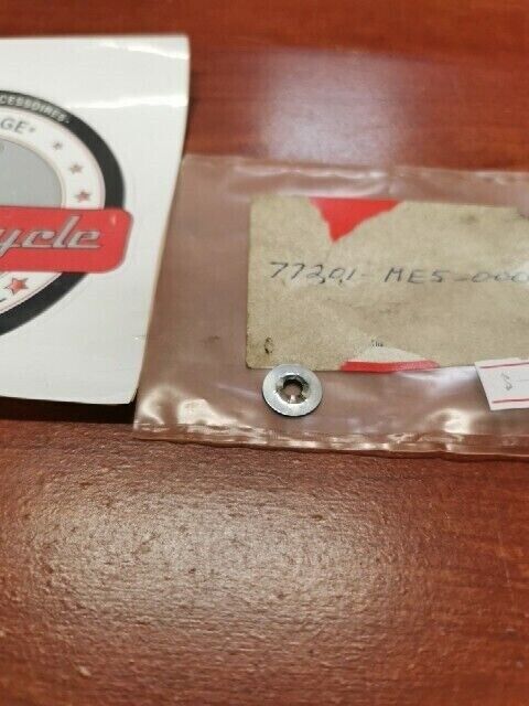 NOS Honda CB550SC CB650SC CB700SC REAR COWL SETTING CLIP SUB. 90313-172-000 H71