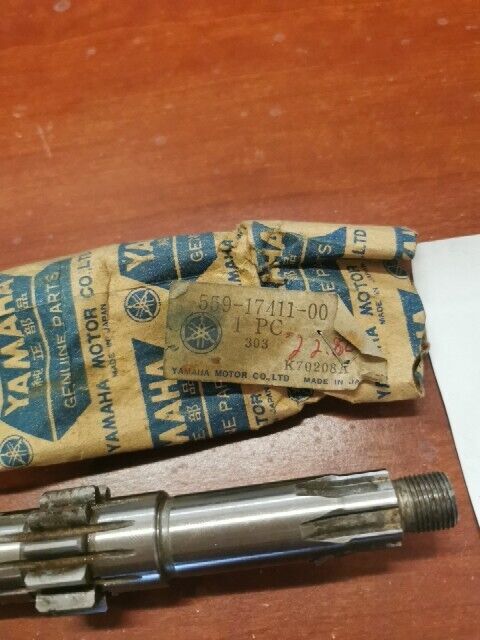 NOS Yamaha DT125 DT1C MAIN AXLE 559-17411-00-00 SUB 559-17411-01-00 Y141