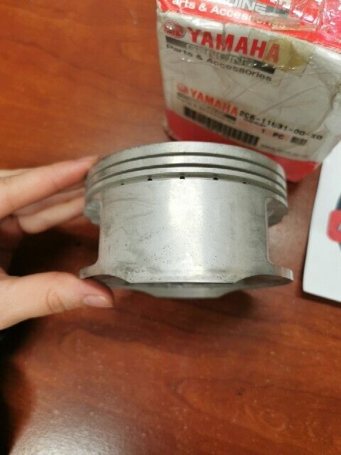 NOS Yamaha YFM660 YXR660 PISTON (STD) 2C6-11631-00-X0 Y103