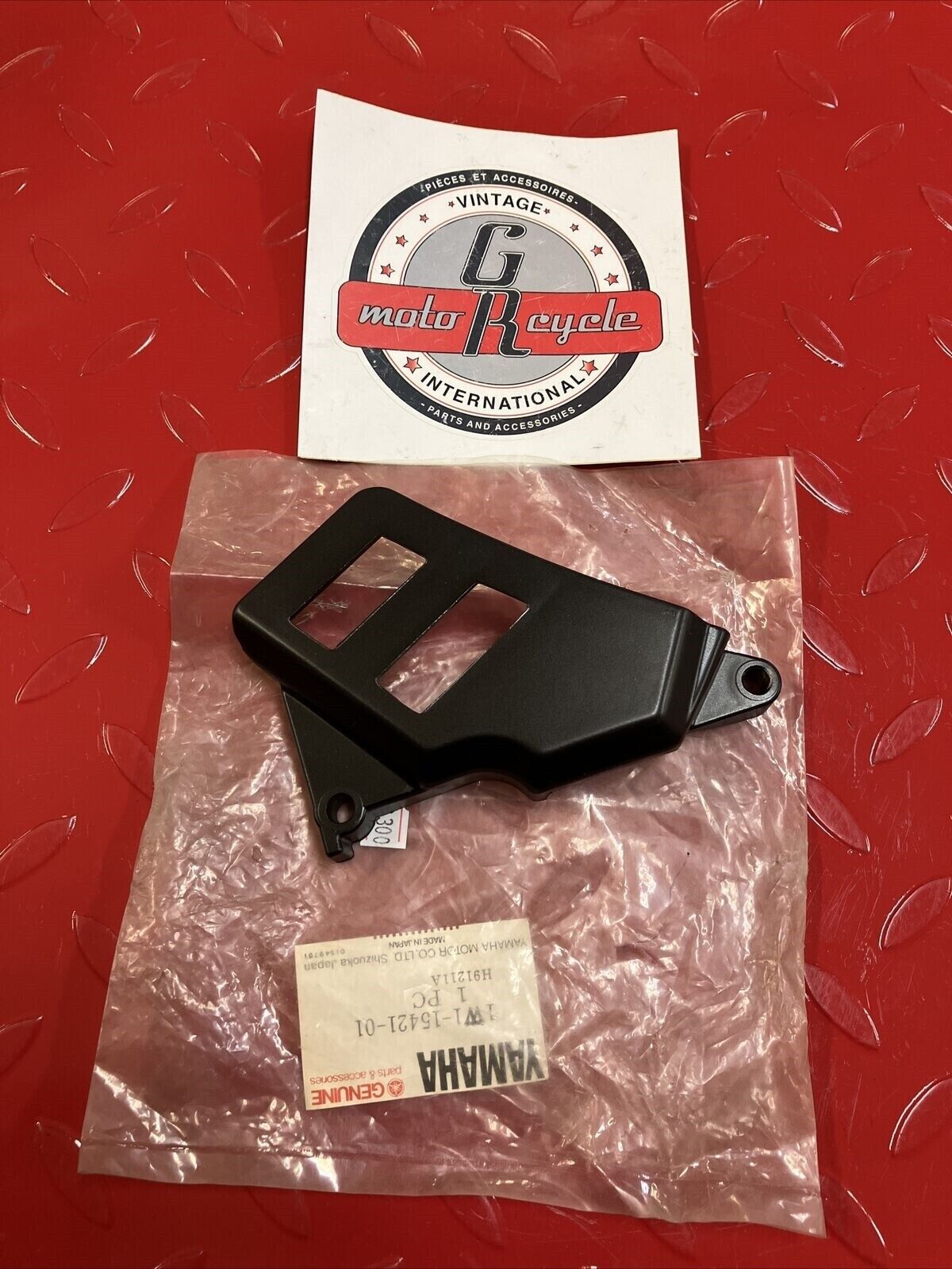 NOS Yamaha  IT175 MX175 YZ100 YZ125 COVER CRANKCASE R 1W1-15421-01-00 Y12