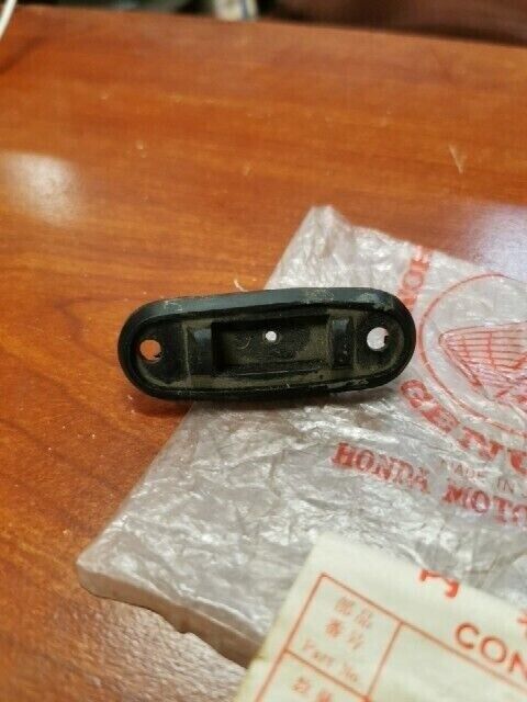 NOS Honda C100 C102 C105 CA100 FRONT TURN SIGNAL LENS GASKET 33443-001-010 H98