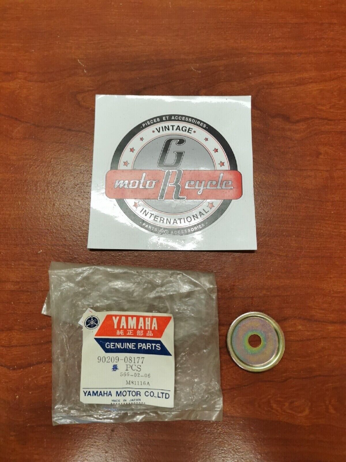 NOS Yamaha XS1100 FLASHER LIGHT SPECIAL SHAPE WASHER 90209-08177-00 Y69