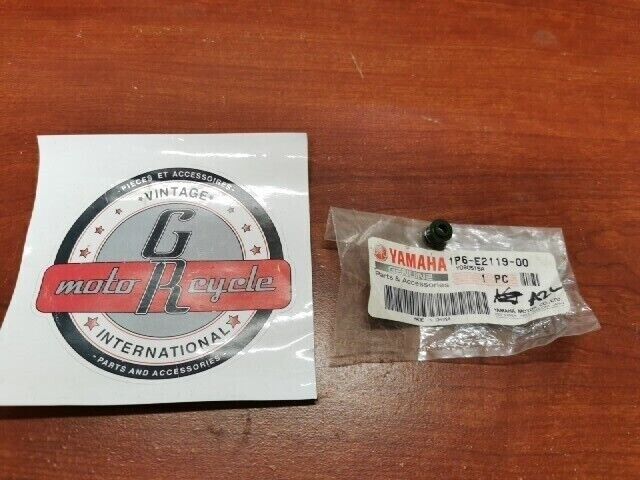NOS Yamaha TTR50E VALVE STEM SEAL 1P6-E2119-00-00 SUB 4SV-12119-00-00 Y105