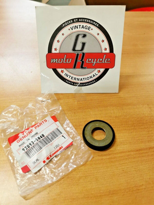 NOS KAWASAKI  KSF400 2003 - 2006 SEAL 92093-S040  K7