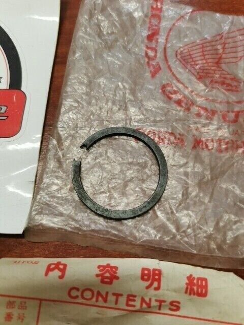 NOS Honda CB250 CB350 CB450 CL250 FRONT FORK PISTON SNAP RING 51445-268-000 H71
