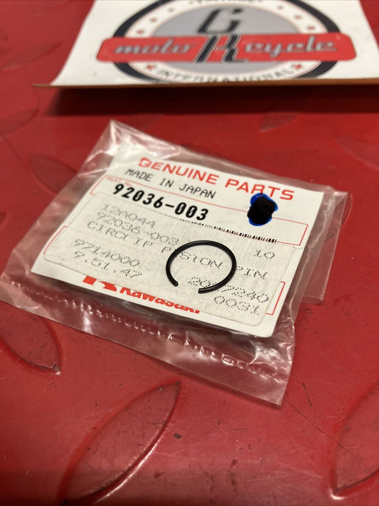 NEW NOS KAWASAKI PISTON PIN CIRCLIP SNAP RING 92036-003 K14