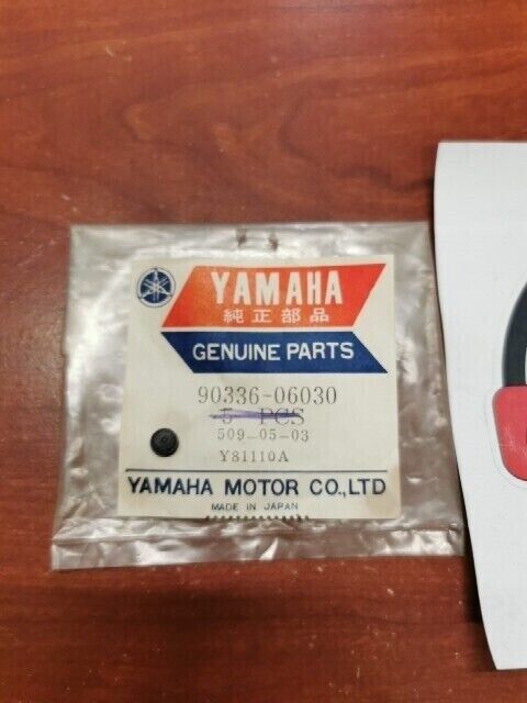 NOS Yamaha IT125 IT175 MX175 YZ100 YZ125 PLUG 90336-06030-00 Y111