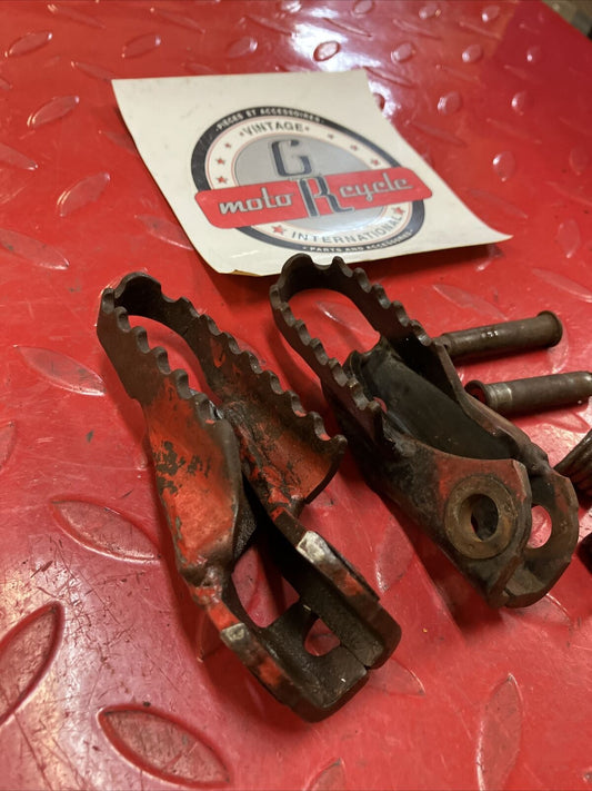 Honda CR250R 1988 left right footpeg footrest foot peg rest step 50616-KS7-830