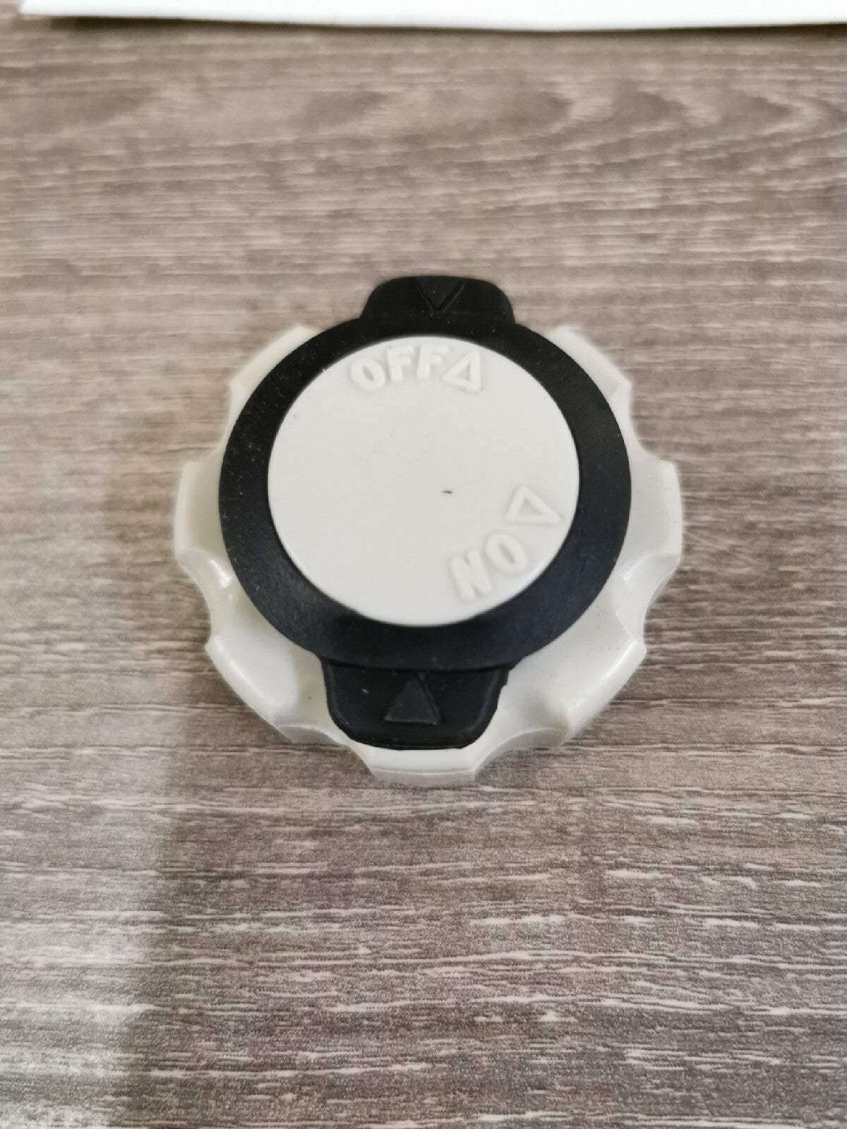 NEW NOS HONDA CT70 1969 - 1972  FUEL CAP  17620-098-010 H47