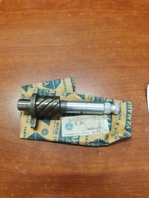 NOS Yamaha FS1 FS50 KICK AXLE 305-15660-02-00 SUB 305-15660-04-00 Y141