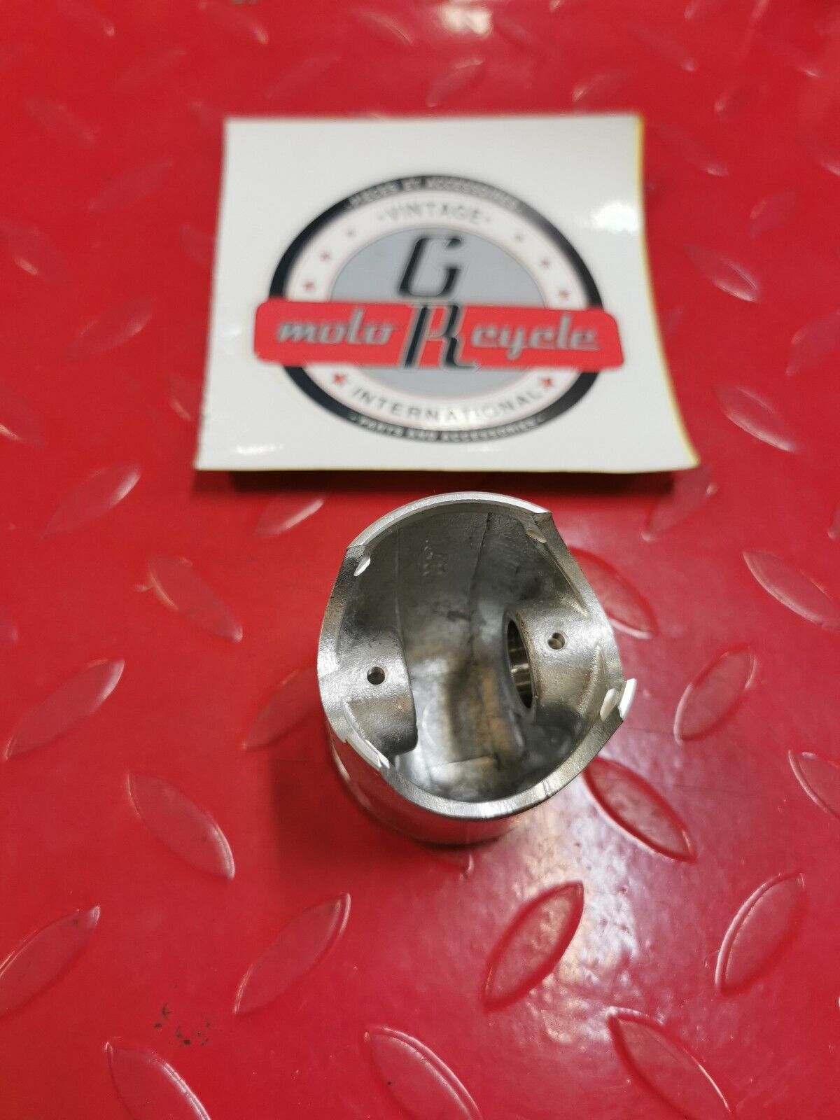 NOS YAMAHA PISTON (STD) 1ST O/S 2K5-11635-00-00 SUPERCEDED 3R2-11635-01-00 Y32