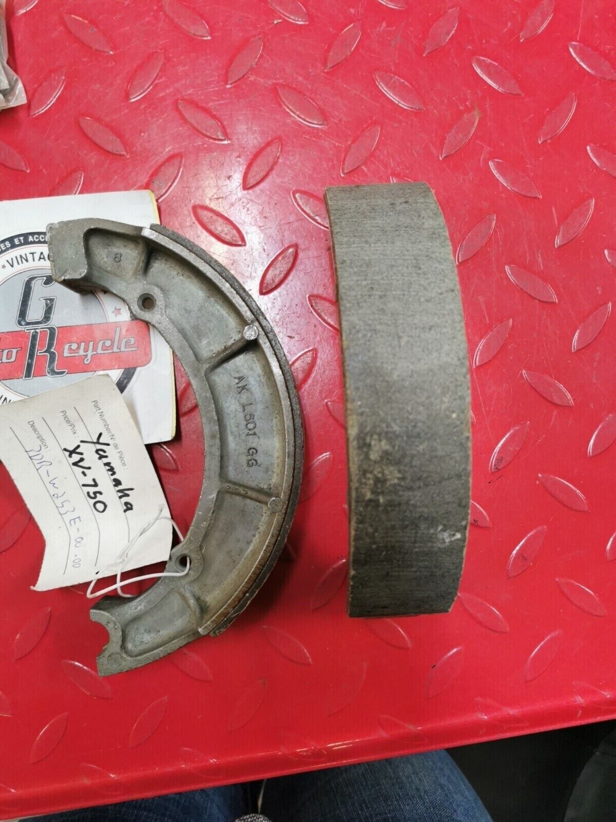 NOS Yamaha XVS65 XVS650 XV750 XV1100 XJ700 BRAKE SHOE KIT 3DR-W253E-00-00 Y41