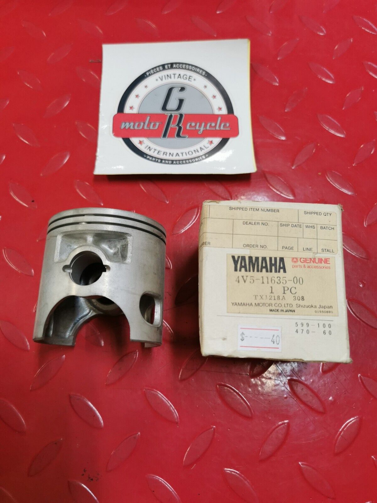 NOS YAMAHA IT250 1981 1982 PISTON 1 O/S 0.25  4V5-11635-00-00 Y32