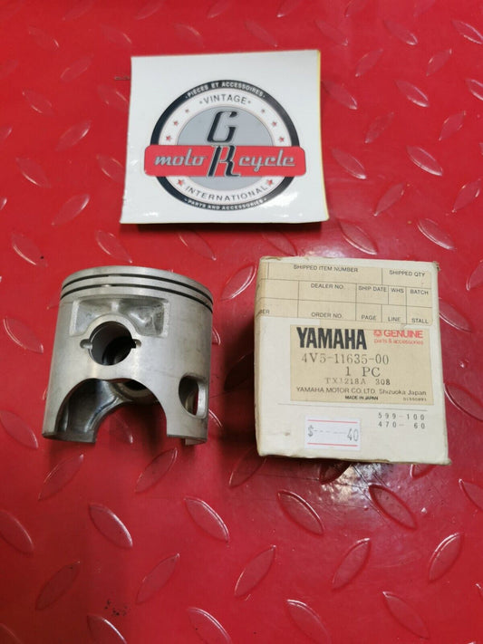 NOS YAMAHA IT250 1981 1982 PISTON 1 O/S 0.25  4V5-11635-00-00 Y32