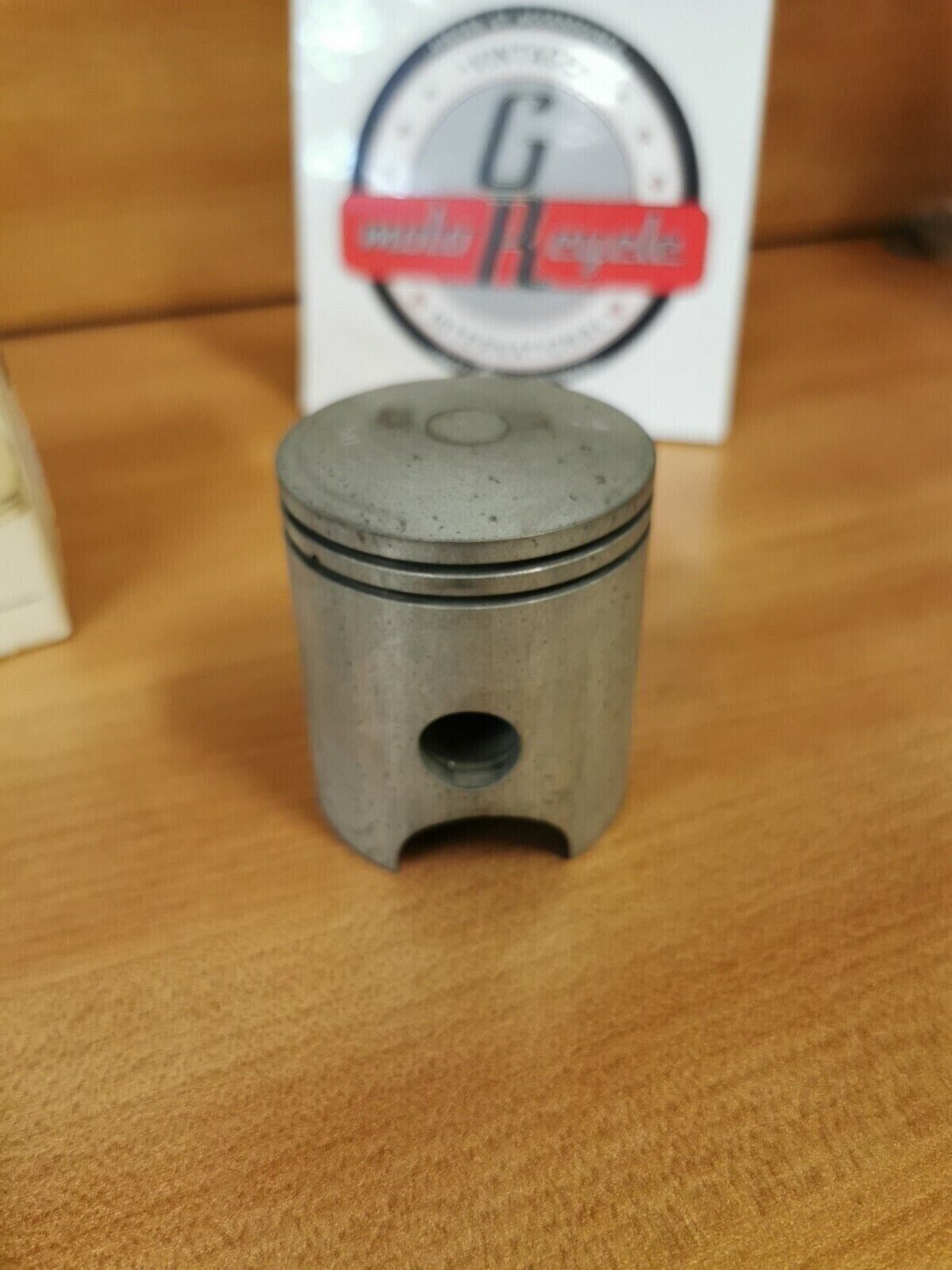 NOS YAMAHA YB100 1987   PISTON STD  2N3-11636-02 Y45