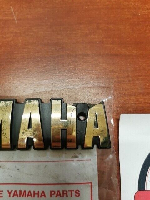 NOS Yamaha FUEL TANK EMBLEM (DAMAGED) 3G1-24162-00-00 SUB 4G7-24161-00-00 Y121
