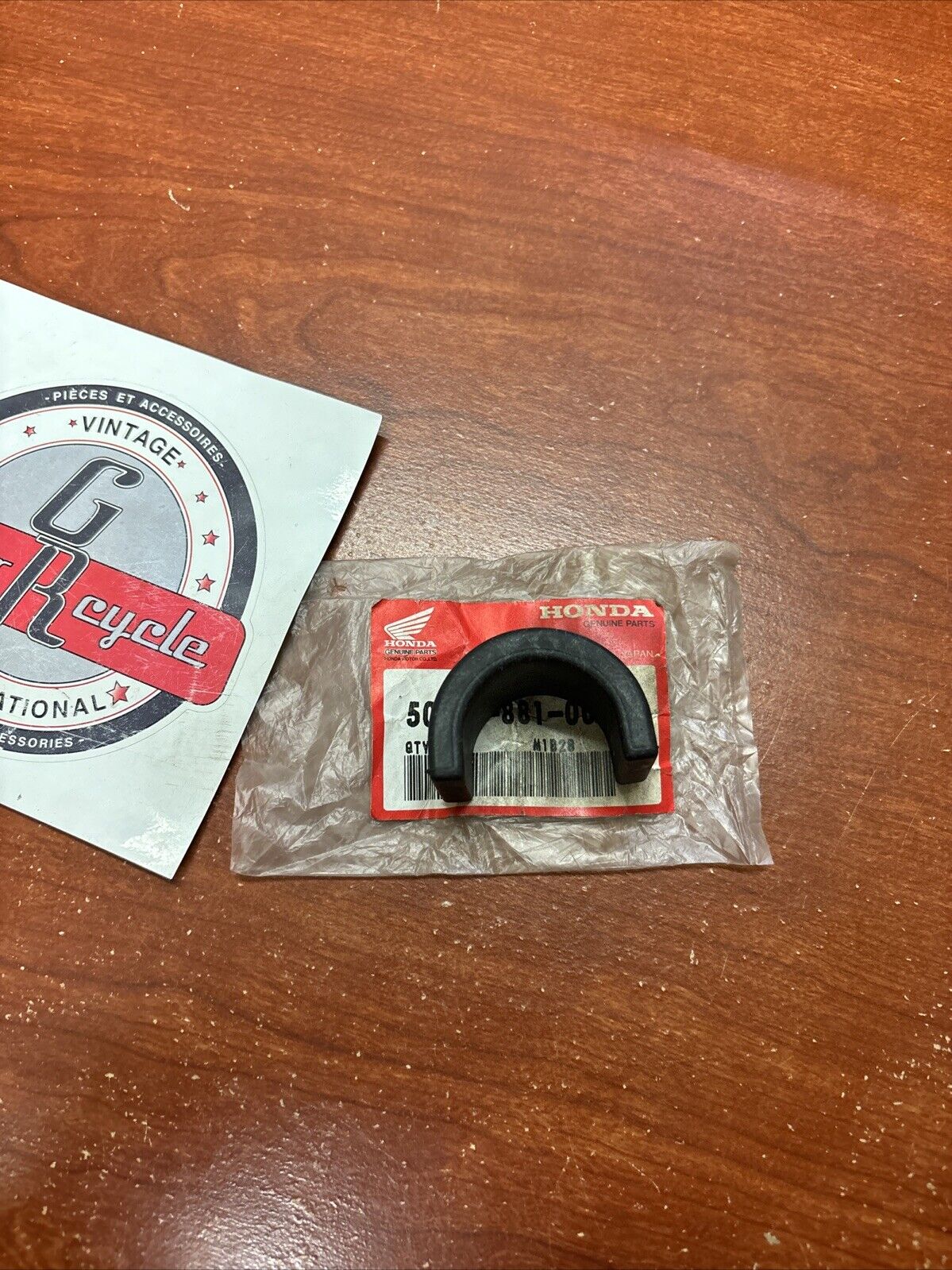 NOS Honda 7.5HP 8HP 10HP 75HP 100HP MOUNTING RUBBER B 50153-881-000 H155