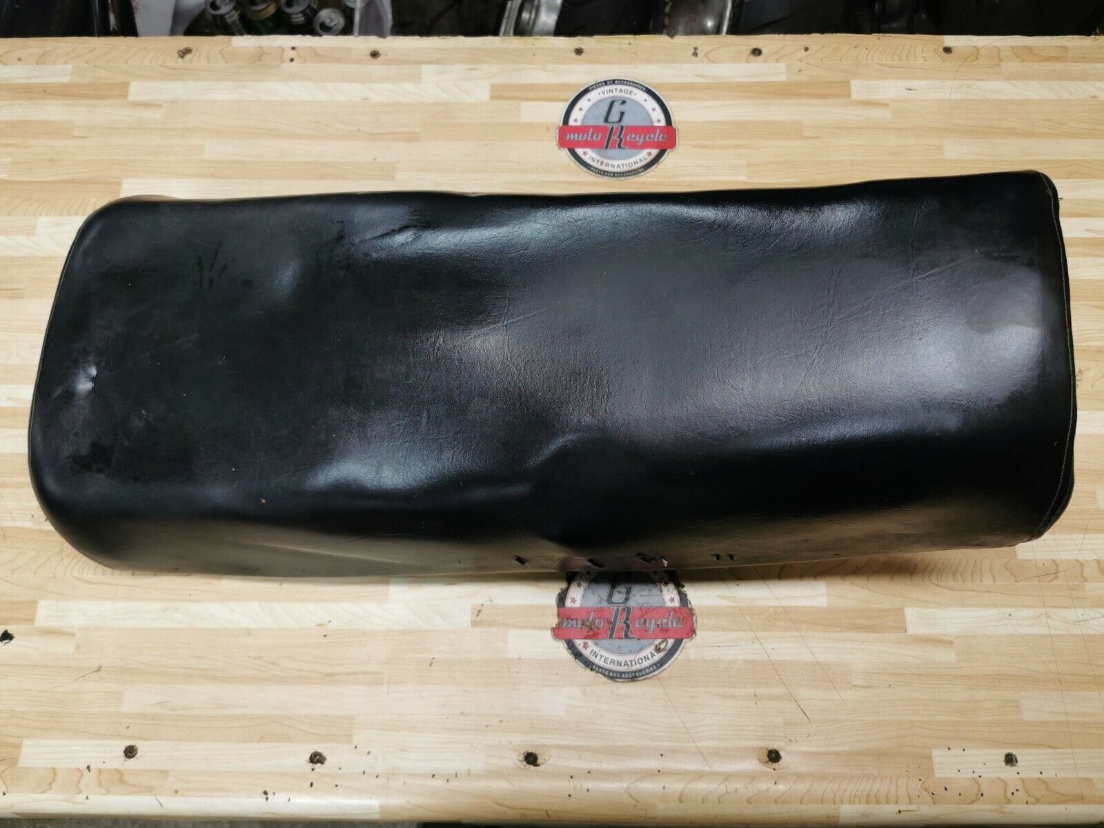 Yamaha XT200 1982 seat saddle pan XT125 1982 1983