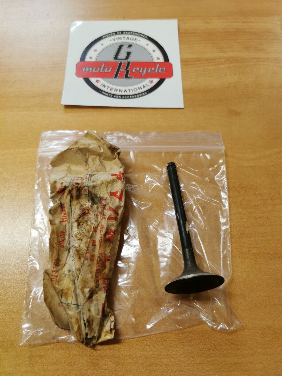 NOS YAMAHA VALVE INTAKE #4  256-12111-00 Superseded by 341-12111-04-00 Y38