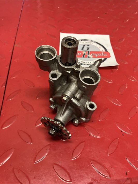 Honda VF500C VF500F 1984 1985 oil pump assembly U3