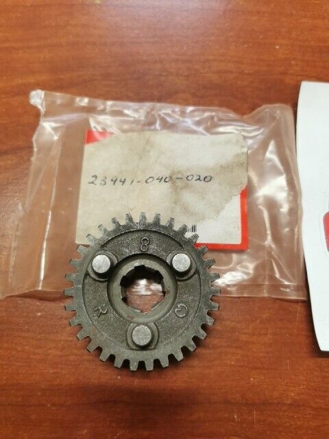 NOS Honda C72 CA72 C77 C78 CA77 C75 C70 SECOND GEAR 23441-040-020 H80