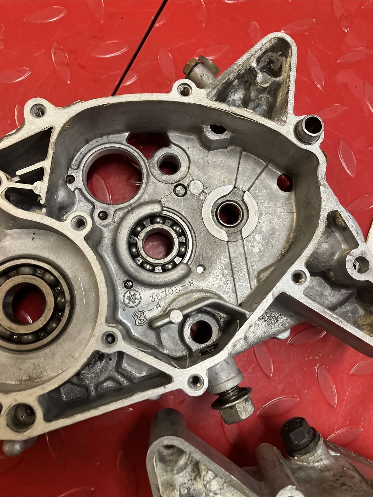 Yamaha DT80 1982 left right crankcase set 374-15111-00-00 374-15111-01-00