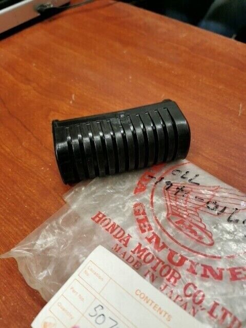 NOS Honda GL1100 PILLION STEP RUBBER 50710-MB9-000 SUB 50710-461-770 H99