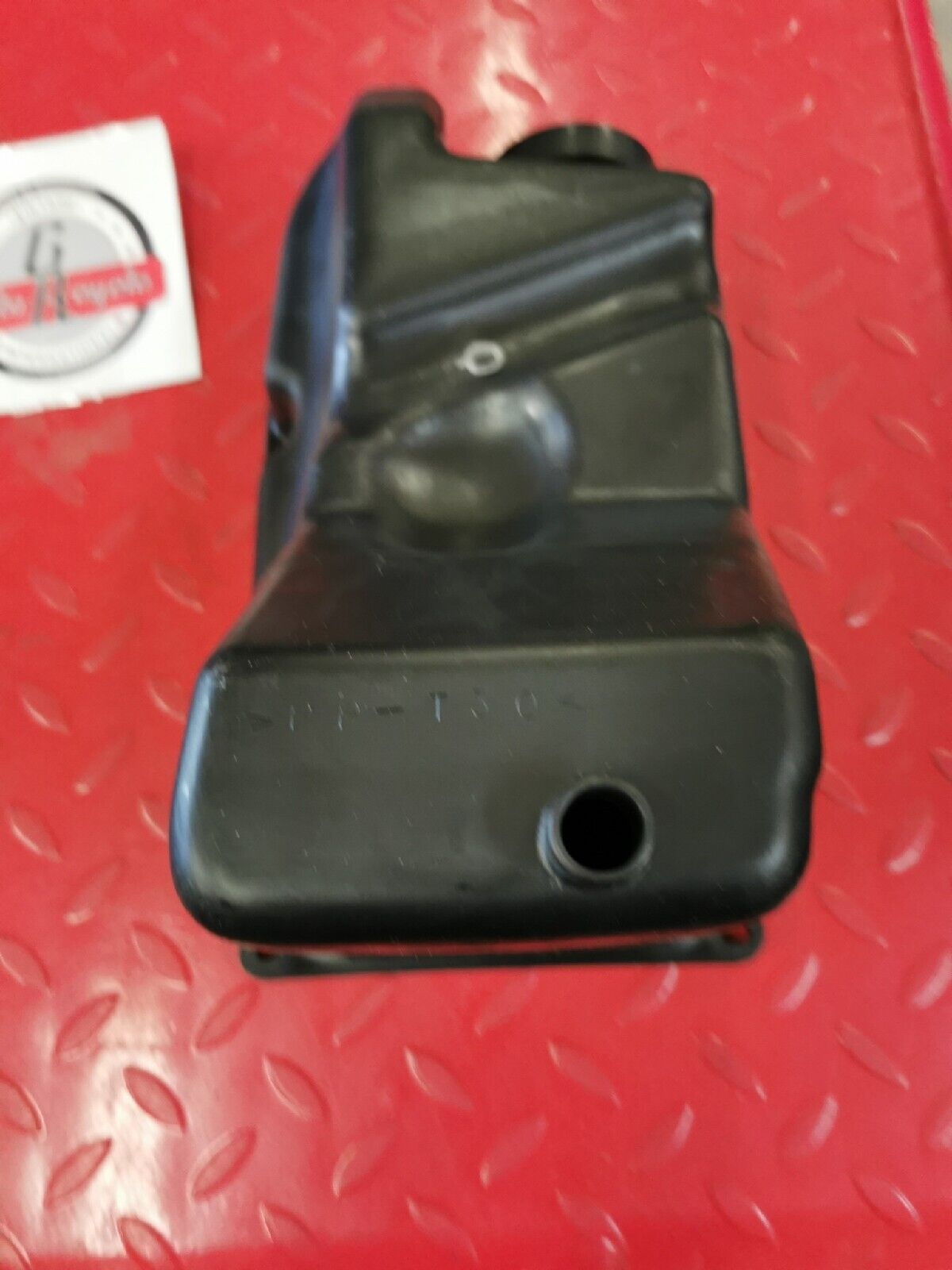 NOS YAMAHA YFM350   CASE AIR CLEANER  Superseded by 1UY-14411-02-00  Y53