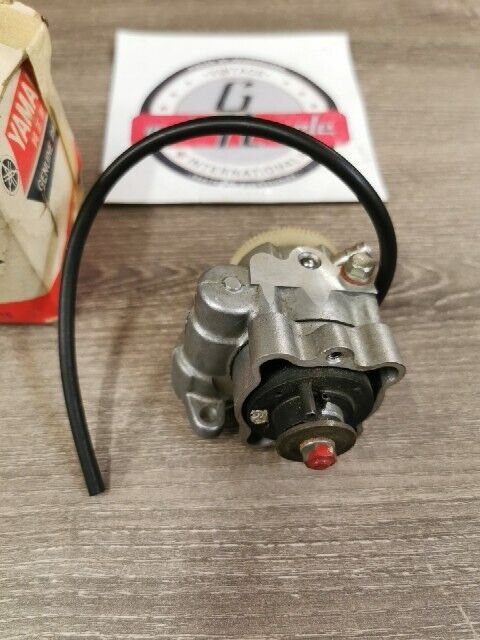 NOS YAMAHA SM292F 1974 OIL PUMP ASSEMBLY 867-13101-00-00 Y191